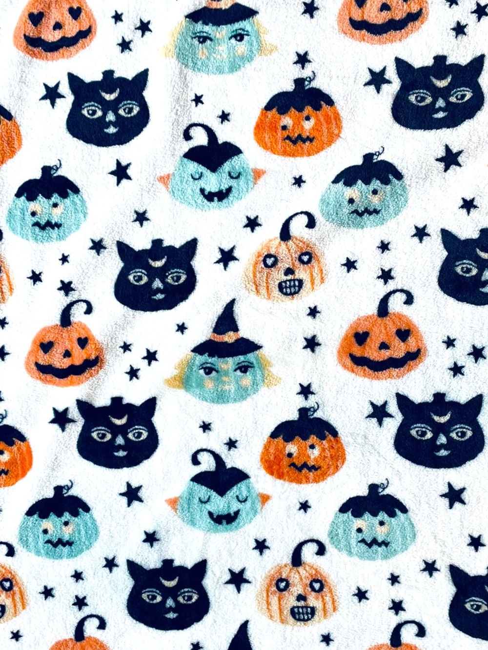 Artisan 34 blanket, Halloween theme, fleece, sold out everywhere - Picture 3 of 4